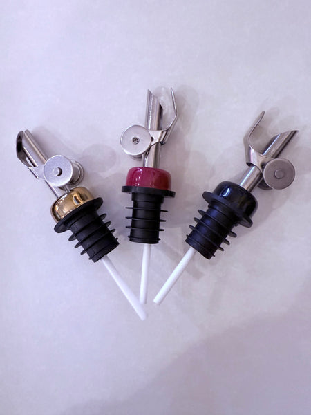 Self-Closing Pour Spout