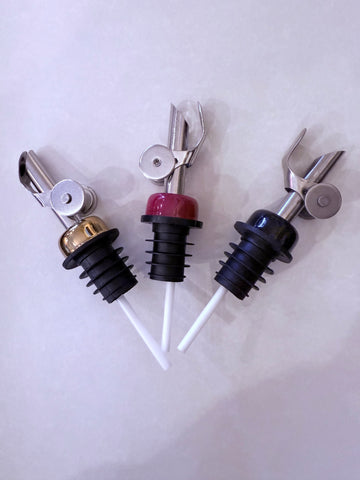 Self-Closing Pour Spout