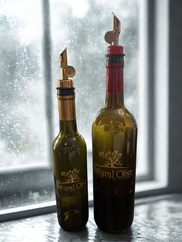 Self-Closing Pour Spout